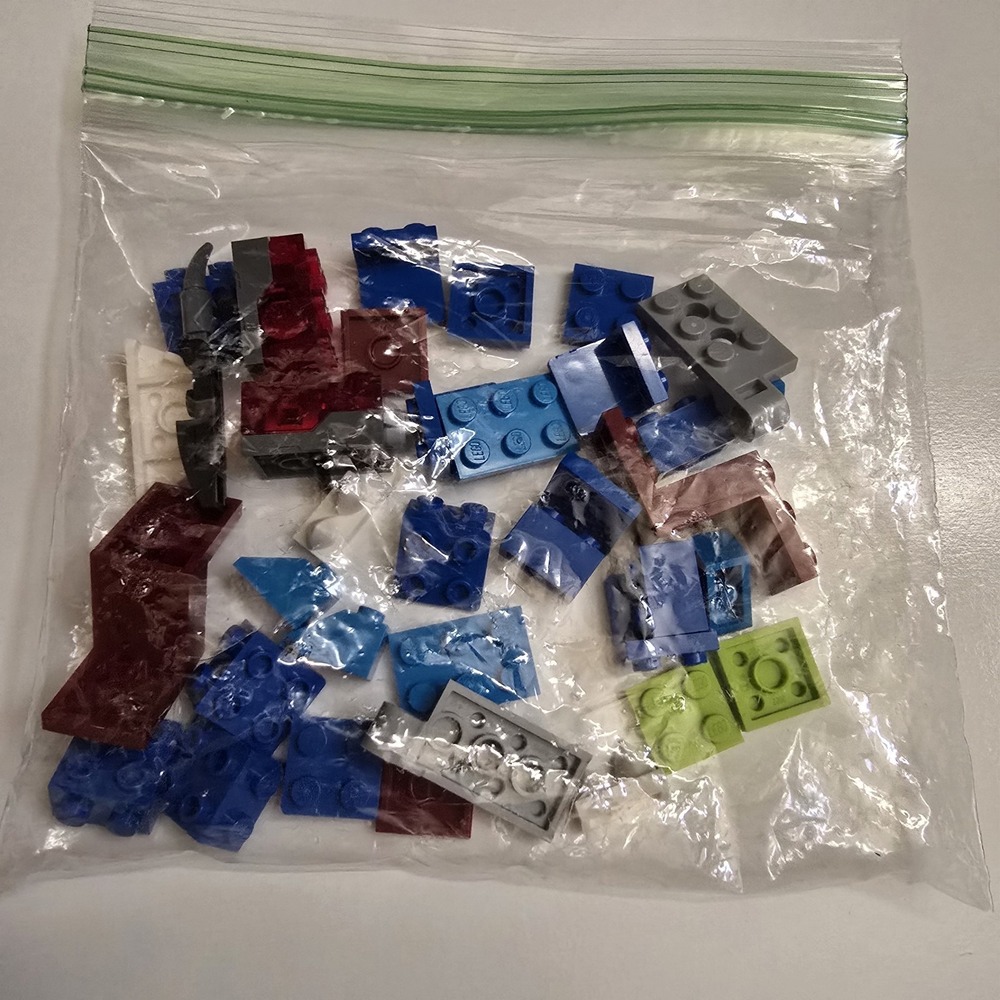 LEGO 11009 Classic Bricks & Lights‎ RETIRED Not Sure If Complete Damaged Box - Picture 5 of 13